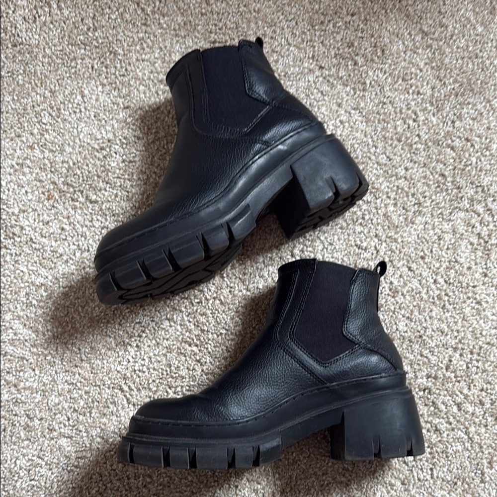 MIA black chunky chealsea boot womens size 6